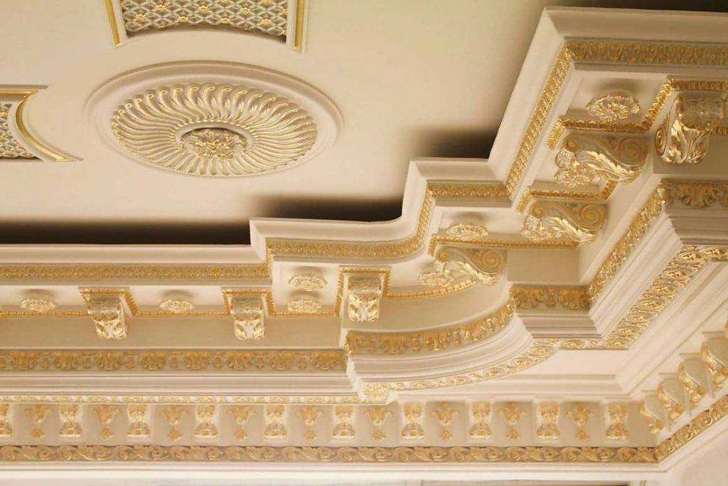 Лепнина на фасады домов, облегчённый вариант тяжёлого декора