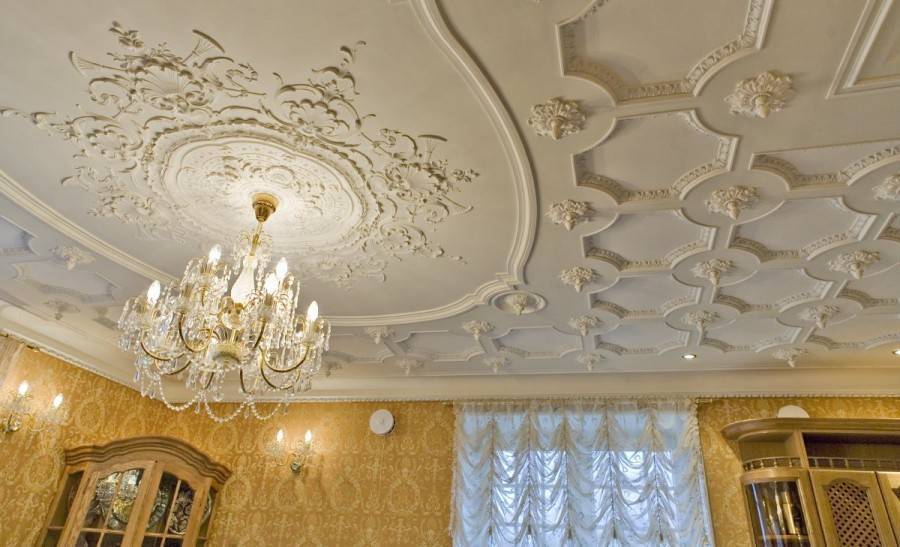 Лепнина на фасады домов, облегчённый вариант тяжёлого декора